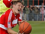 Bóng đá anh, ngoại hạng anh, lịch thi đấu euro 2012, Schweinsteiger được mời khoác áo đội... bóng rổ